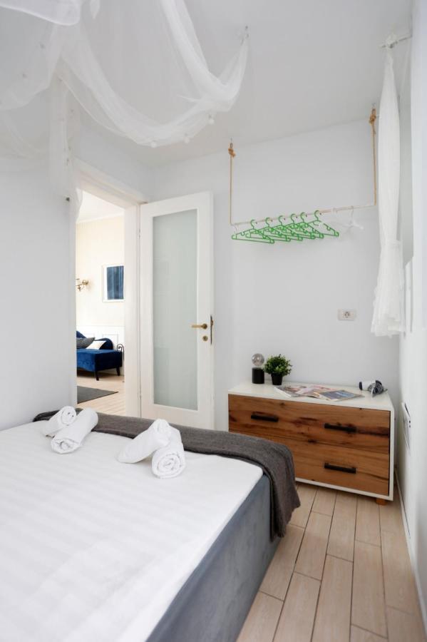 בוקרשט Classy 2 Bedroom Apartment In City Center מראה חיצוני תמונה